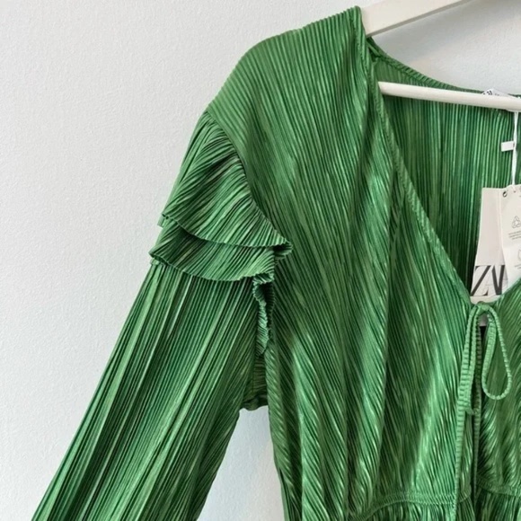 Zara Emerald Green Pleated Blouse - NWT! - Picture 2 of 3
